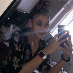 Meet your Posher, Mia